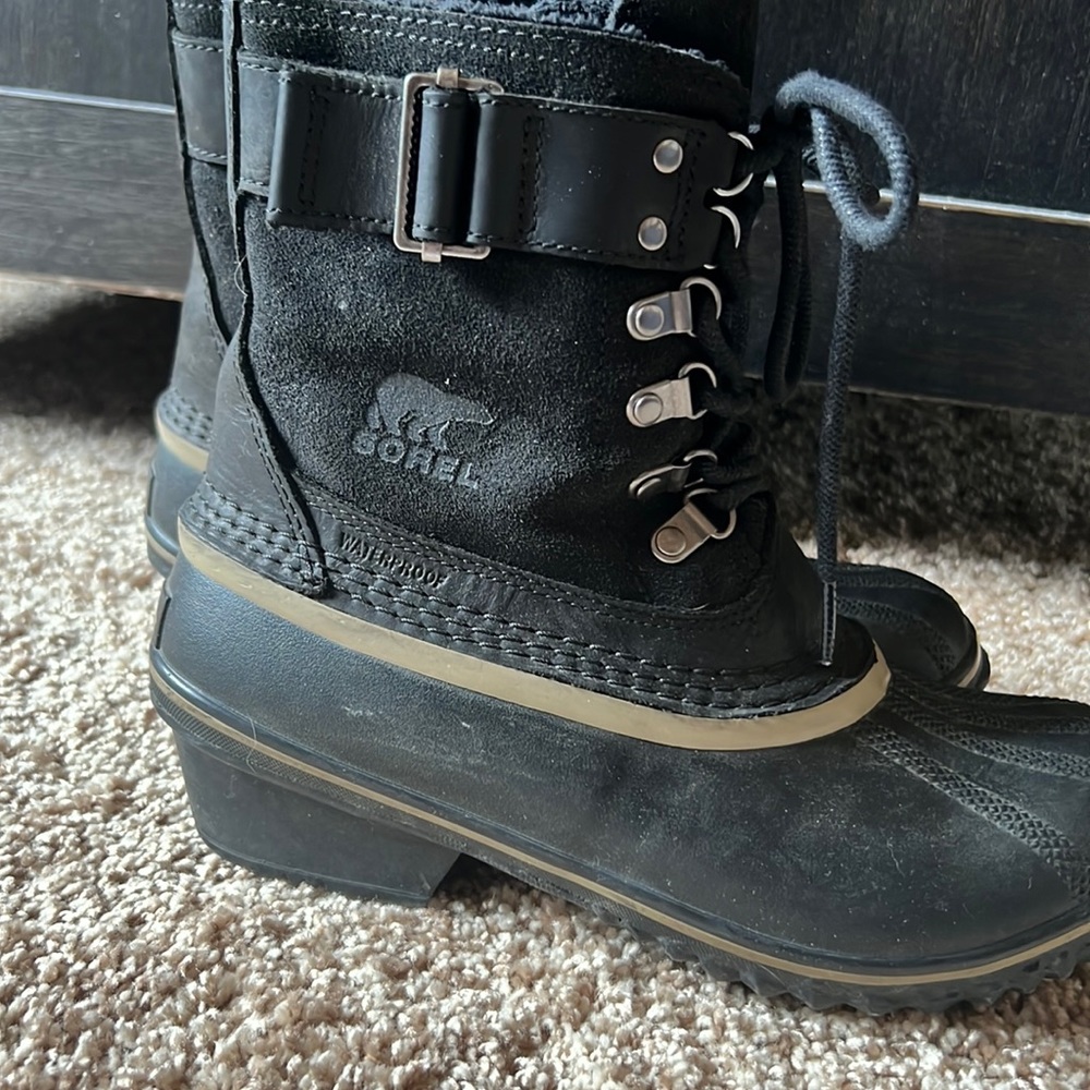 Sorel Black suede boots in excellent condition Size 7.5
